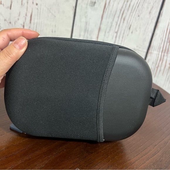 BOSE carrying hard case for headphone or speaker 8.5 x 6 x 1.5 - Picture 2 of 5